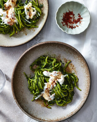 Groene spaghetti met ansjovisboter